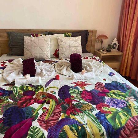 Beachfront Gem In Varna Center Luaran gambar