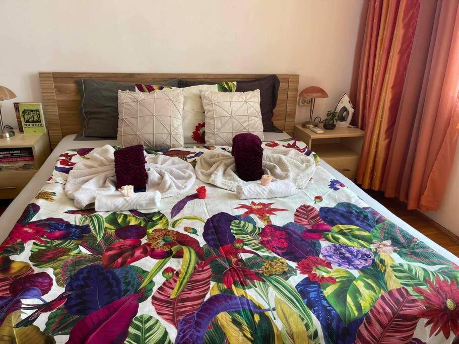 Beachfront Gem In Varna Center Luaran gambar