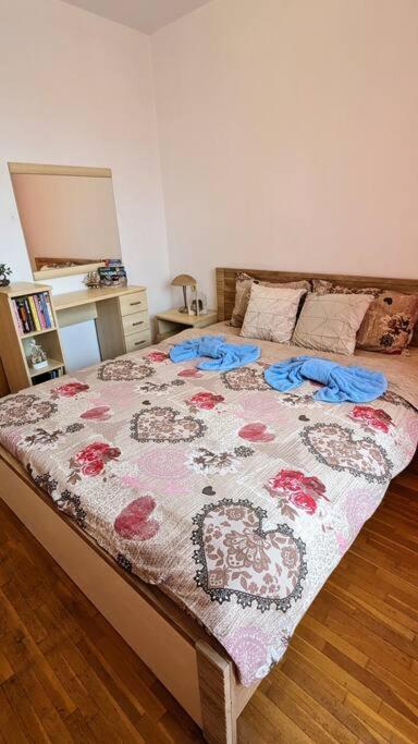 Beachfront Gem In Varna Center Luaran gambar