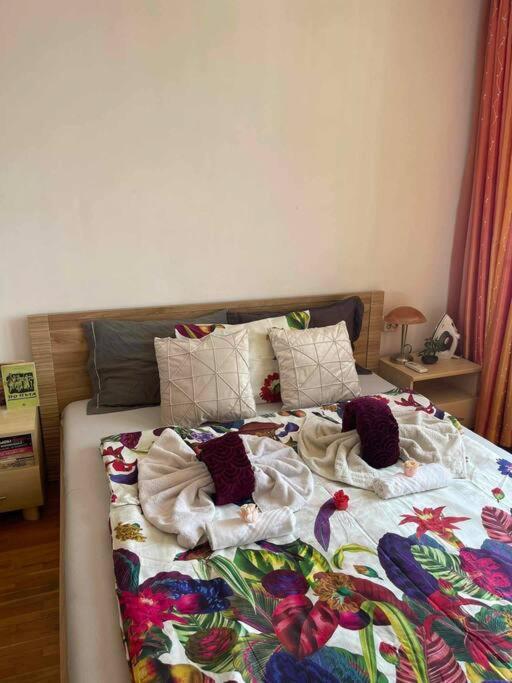 Beachfront Gem In Varna Center Luaran gambar