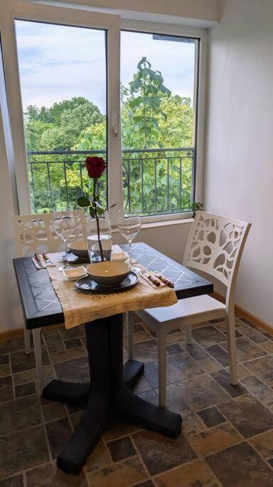 Beachfront Gem In Varna Center Luaran gambar
